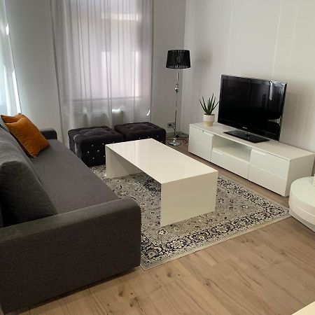 Zair Fireplace Apartments Ταλίν Εξωτερικό φωτογραφία